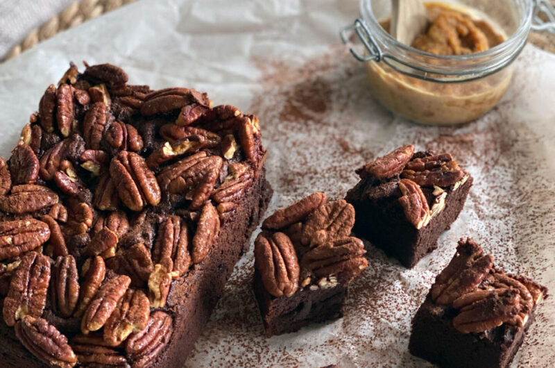 Double chocolate brownie met gekarameliseerde pecannoten 
